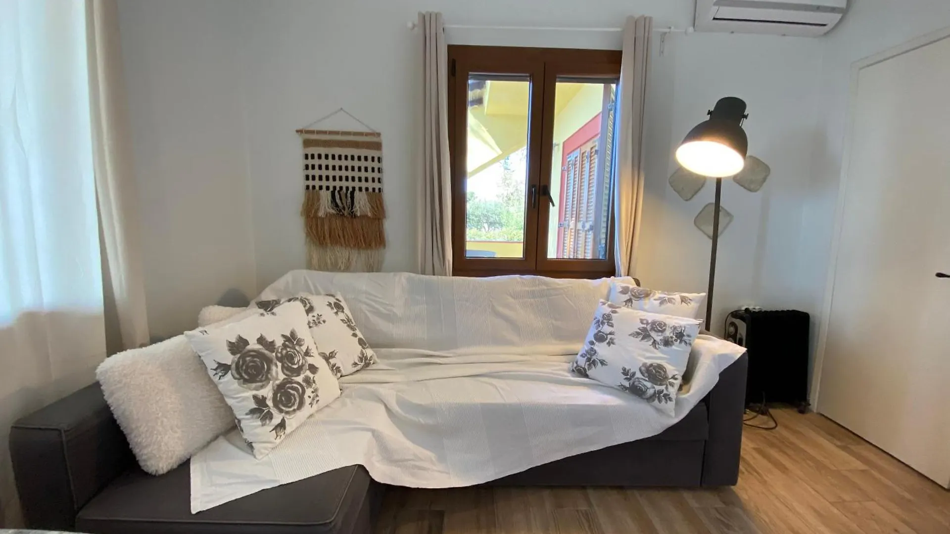 Sea Front Villa Myrat Эпаноми 0*,