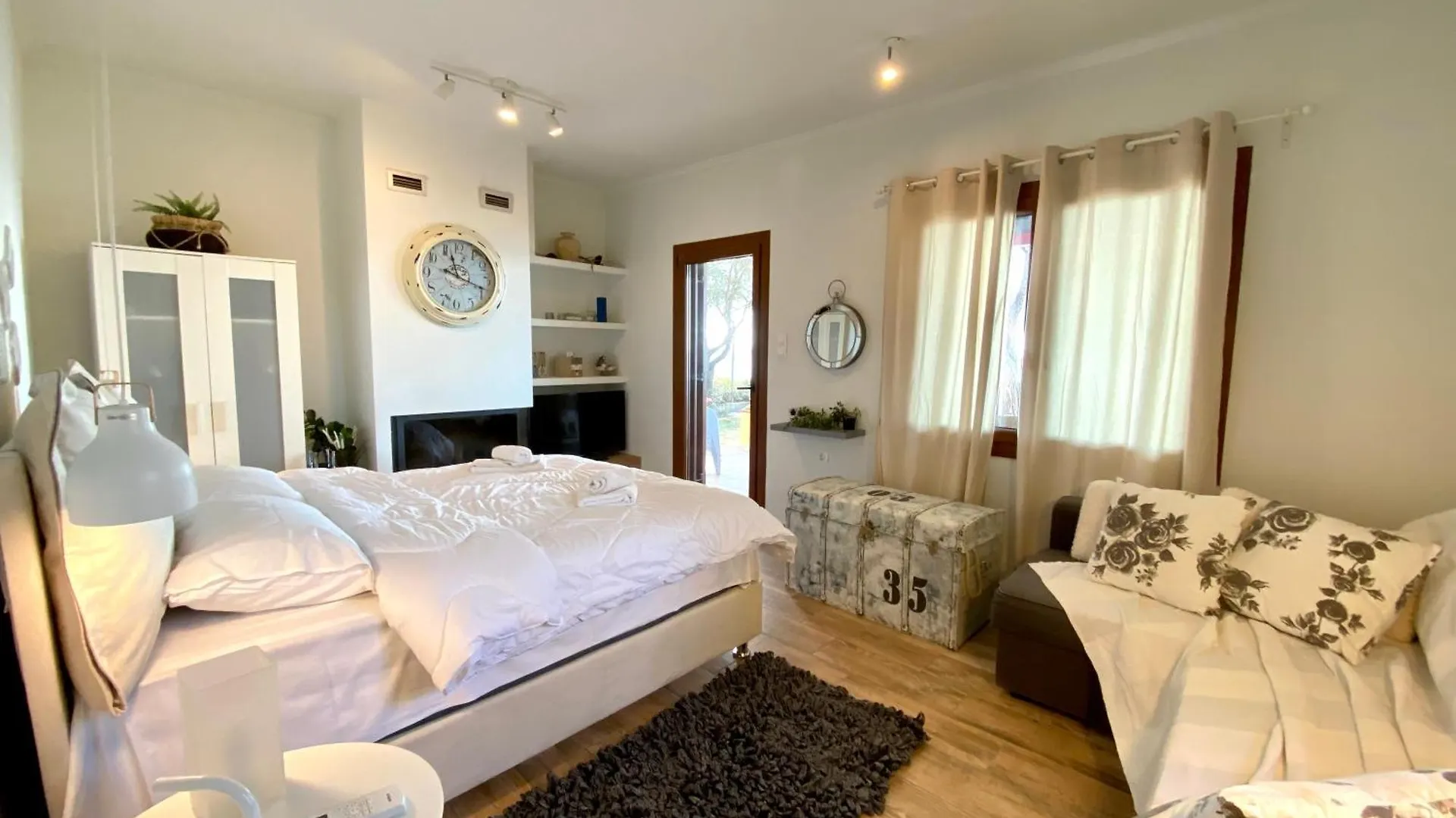 Дом отдыха Sea Front Villa Myrat Эпаноми