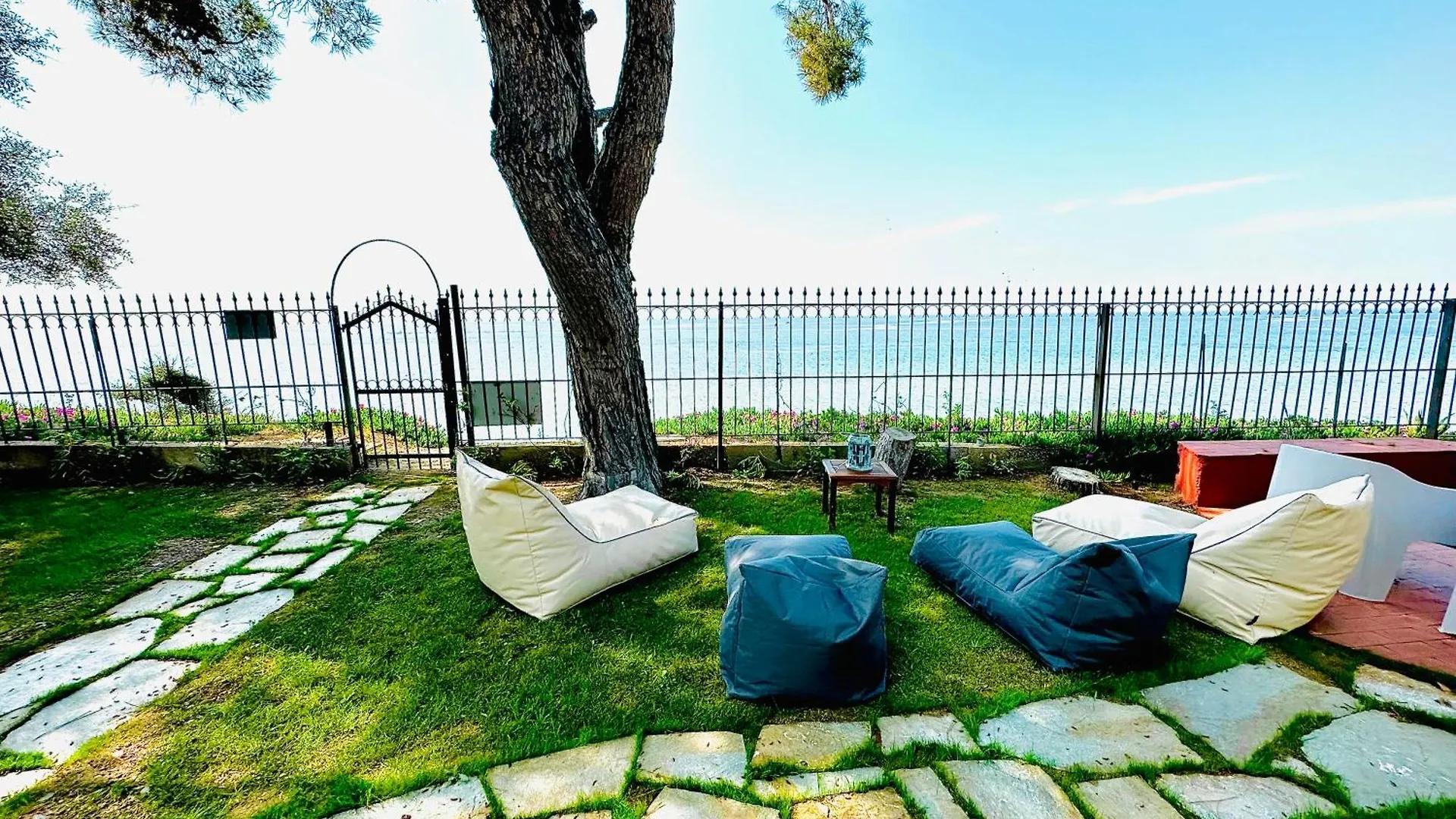 Sea Front Villa Myrat Эпаноми Дом отдыха